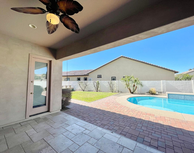 638 E Charlevoix Avenue - Photo Thumbnail 7