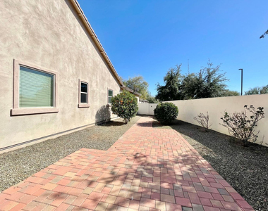638 E Charlevoix Avenue - Photo Thumbnail 10