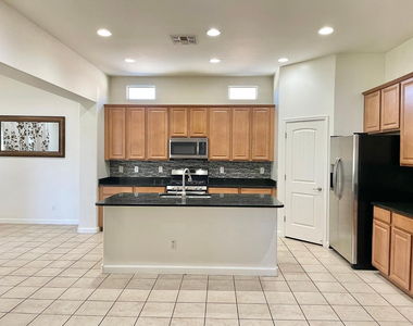 638 E Charlevoix Avenue - Photo Thumbnail 2