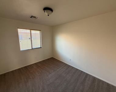 4319 W Darrel Road - Photo Thumbnail 5