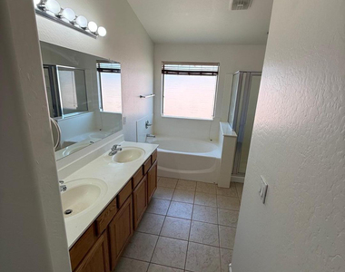 4319 W Darrel Road - Photo Thumbnail 10