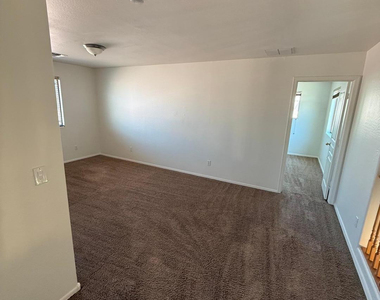 4319 W Darrel Road - Photo Thumbnail 9