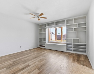 4047 W Sweetwater Avenue - Photo Thumbnail 4