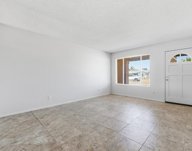 4047 W Sweetwater Avenue - Photo Thumbnail 7