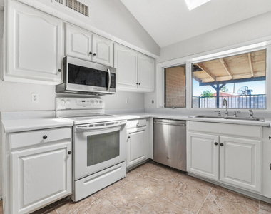 4047 W Sweetwater Avenue - Photo Thumbnail 3