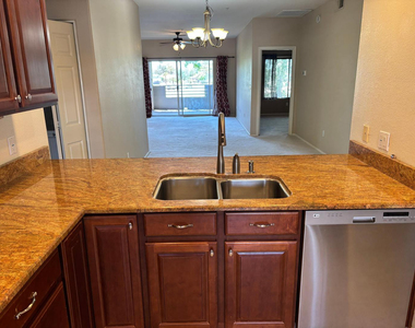 7401 W Arrowhead Clubhouse Drive - Photo Thumbnail 4
