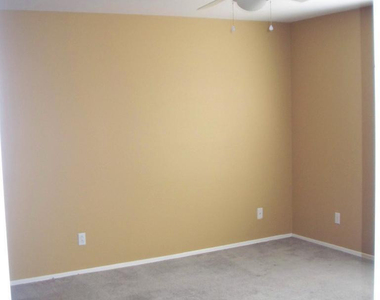 10945 W Loma Lane - Photo Thumbnail 6
