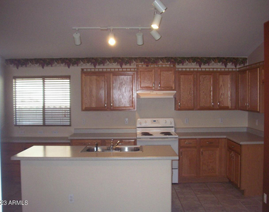 10945 W Loma Lane - Photo Thumbnail 4