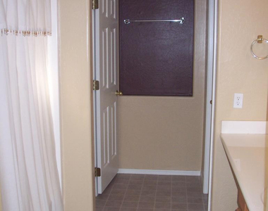 10945 W Loma Lane - Photo Thumbnail 7
