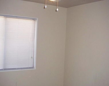 10945 W Loma Lane - Photo Thumbnail 10