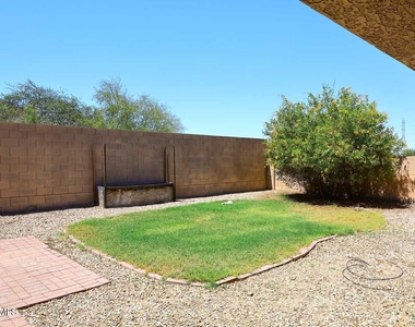 10945 W Loma Lane - Photo Thumbnail 28