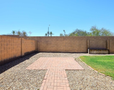 10945 W Loma Lane - Photo Thumbnail 29
