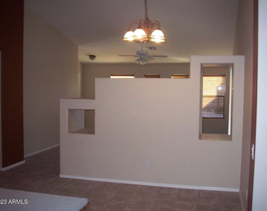 10945 W Loma Lane - Photo Thumbnail 2