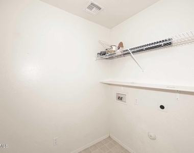 10945 W Loma Lane - Photo Thumbnail 23