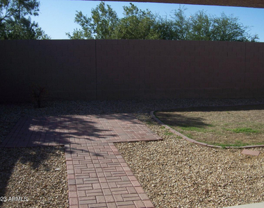 10945 W Loma Lane - Photo Thumbnail 15
