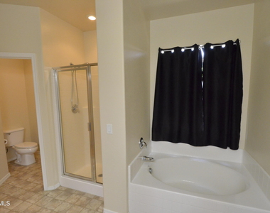 3995 E Trigger Way - Photo Thumbnail 10