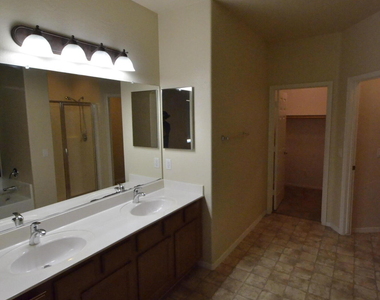 3995 E Trigger Way - Photo Thumbnail 9