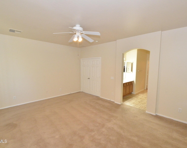 3995 E Trigger Way - Photo Thumbnail 8