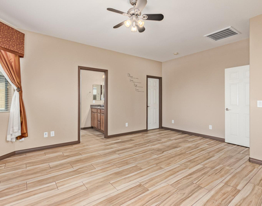 2624 W Beautiful Lane - Photo Thumbnail 21