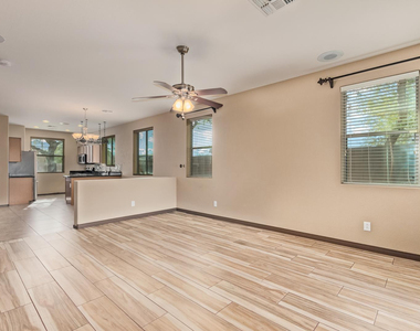 2624 W Beautiful Lane - Photo Thumbnail 18