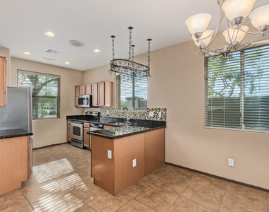 2624 W Beautiful Lane - Photo Thumbnail 8