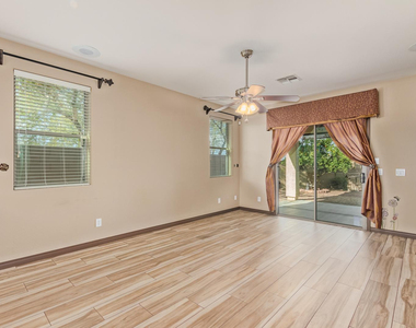 2624 W Beautiful Lane - Photo Thumbnail 10