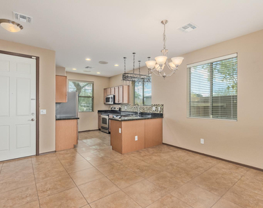 2624 W Beautiful Lane - Photo Thumbnail 4