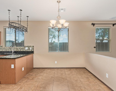 2624 W Beautiful Lane - Photo Thumbnail 3