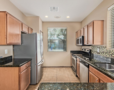 2624 W Beautiful Lane - Photo Thumbnail 7