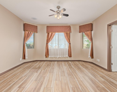 2624 W Beautiful Lane - Photo Thumbnail 19