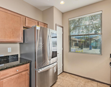 2624 W Beautiful Lane - Photo Thumbnail 6