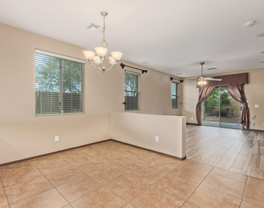 2624 W Beautiful Lane - Photo Thumbnail 2