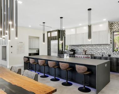 10019 N 57th Street - Photo Thumbnail 2