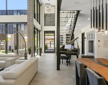 10019 N 57th Street - Photo Thumbnail 17