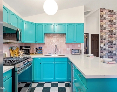 8140 E Pine Drive - Photo Thumbnail 5