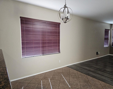 18515 W Caribbean Lane - Photo Thumbnail 7