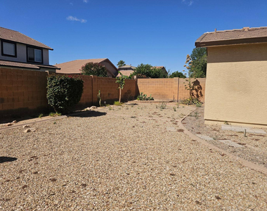 18515 W Caribbean Lane - Photo Thumbnail 28