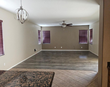 18515 W Caribbean Lane - Photo Thumbnail 5