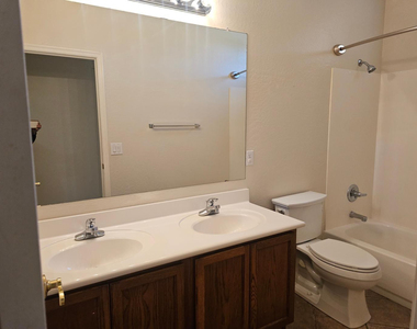 18515 W Caribbean Lane - Photo Thumbnail 23