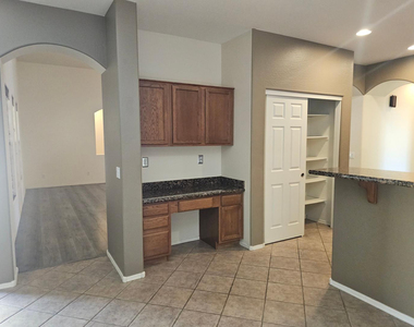 18515 W Caribbean Lane - Photo Thumbnail 11