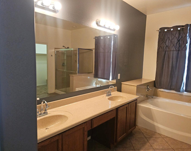 18515 W Caribbean Lane - Photo Thumbnail 15