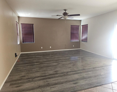 18515 W Caribbean Lane - Photo Thumbnail 6