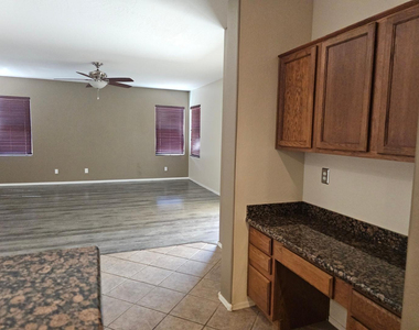 18515 W Caribbean Lane - Photo Thumbnail 12