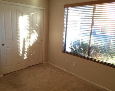 510 E Kent Avenue - Photo Thumbnail 18