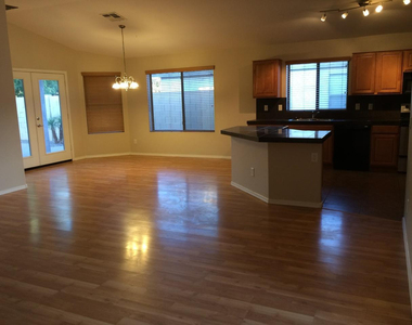 510 E Kent Avenue - Photo Thumbnail 6