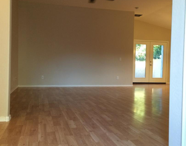 510 E Kent Avenue - Photo Thumbnail 8