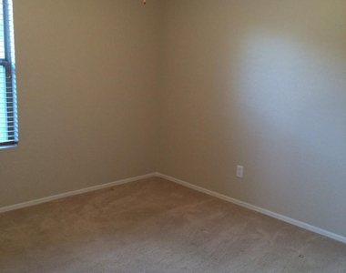 510 E Kent Avenue - Photo Thumbnail 16