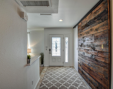 8420 E Keim Drive - Photo Thumbnail 4
