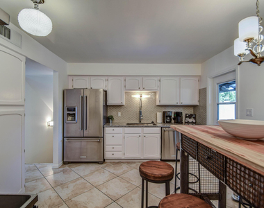 8420 E Keim Drive - Photo Thumbnail 11