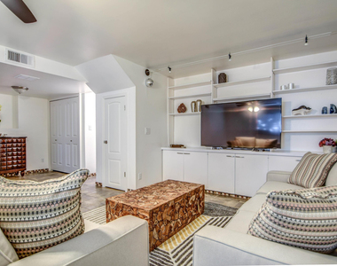 8420 E Keim Drive - Photo Thumbnail 19